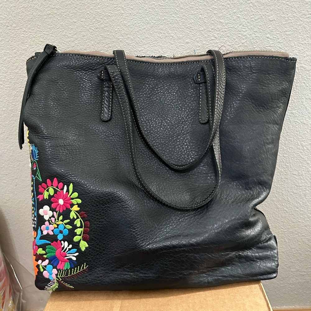 Consuela leather bag